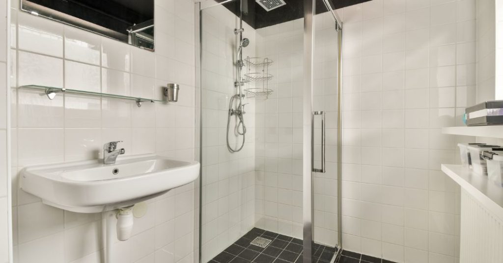 Como Limpar Box de Vidro no Banheiro em São Bernardo do Campo: 4 Passos e Dicas Box de vidro em São Bernardo do Campo